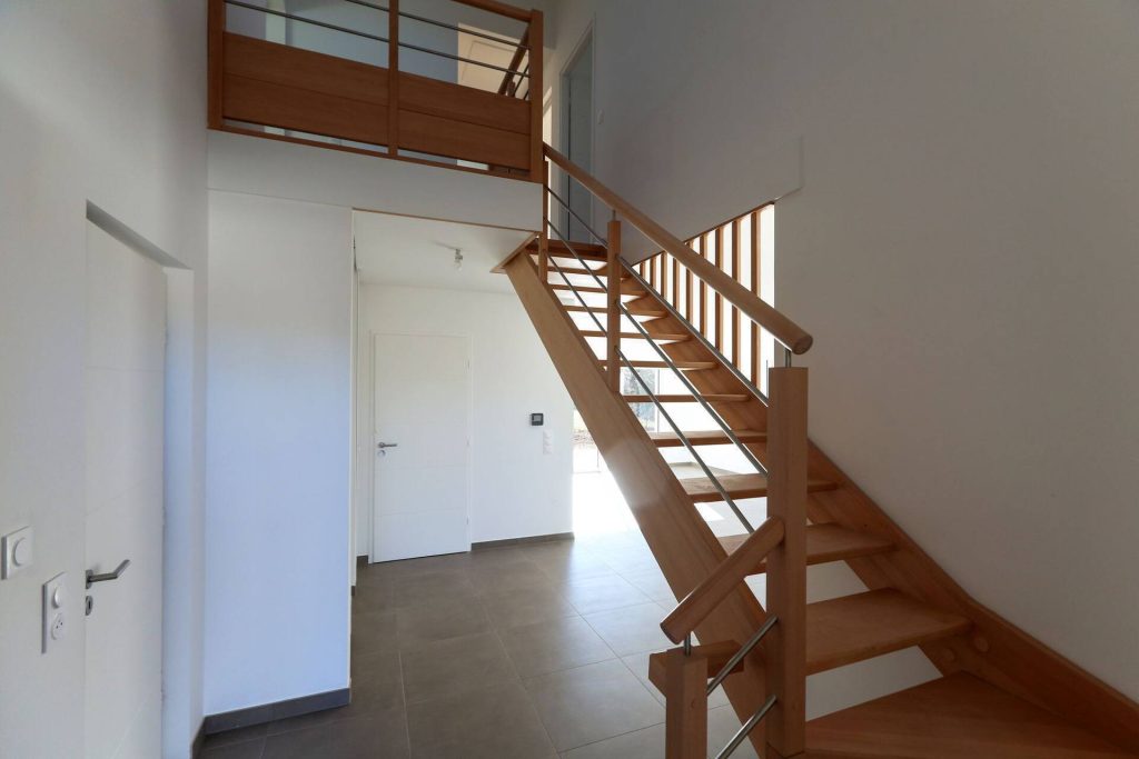 thonon_les_epinanches_interieur_ecaliers_achat_maison_neuve